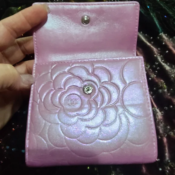 Chanel Camelia Iridescent Wallet - Picture 16 of 17